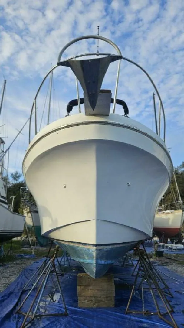 Slide: The Image of Albin 34 Family Cruiser w/ Flybridge 1988 - 4942755