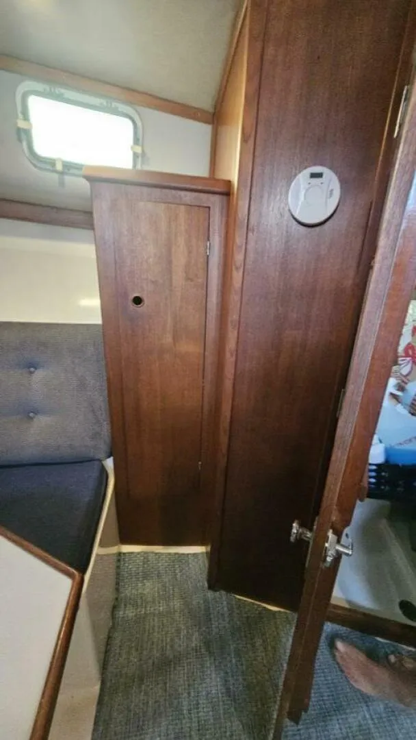 Slide: The Image of Albin 34 Family Cruiser w/ Flybridge 1988 - 4942623