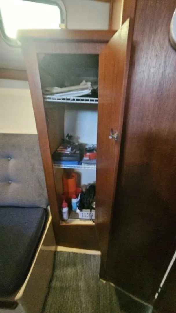 Slide: The Image of Albin 34 Family Cruiser w/ Flybridge 1988 - 4942624