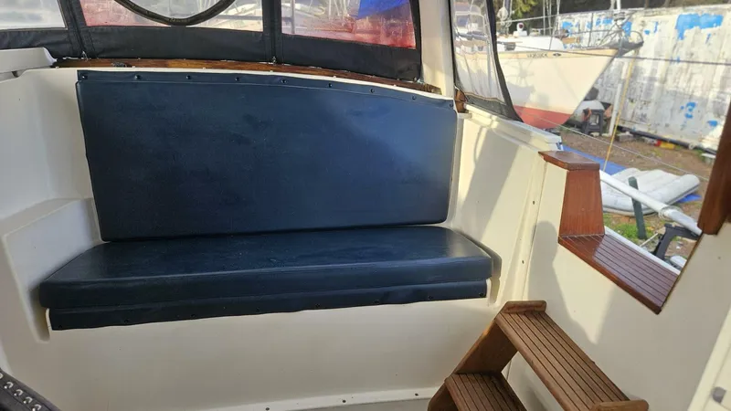 Slide: The Image of Albin 34 Family Cruiser w/ Flybridge 1988 - 4942683