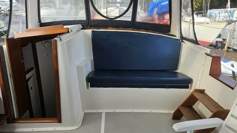 Slide: The Image of Albin 34 Family Cruiser w/ Flybridge 1988 - 4942684