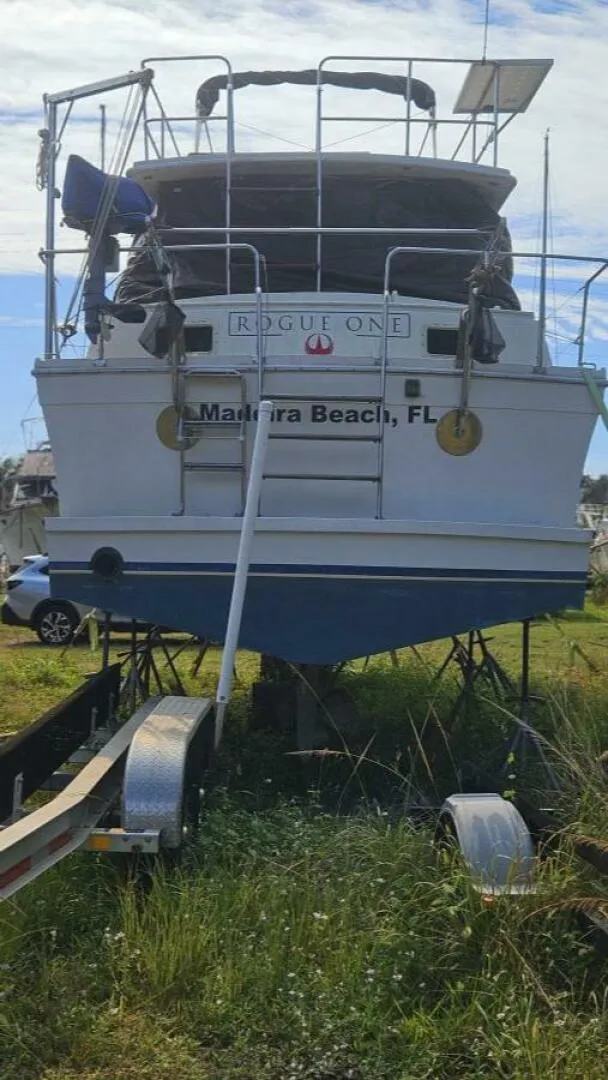 Slide: The Image of Albin 34 Family Cruiser w/ Flybridge 1988 - 4942577