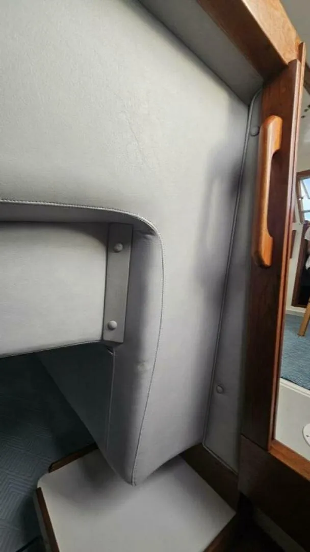 Slide: The Image of Albin 34 Family Cruiser w/ Flybridge 1988 - 4942687