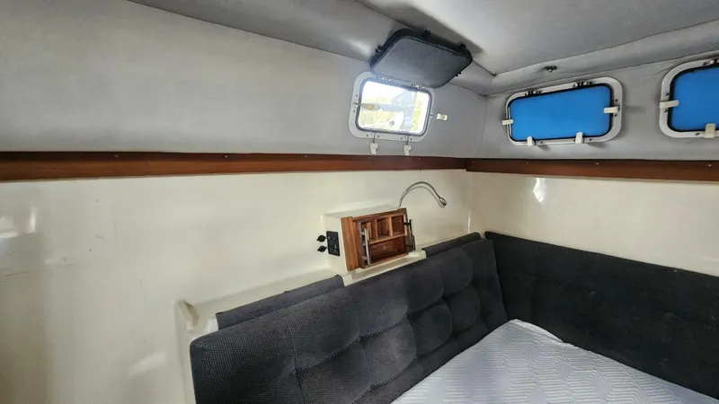 Slide: The Image of Albin 34 Family Cruiser w/ Flybridge 1988 - 4942689