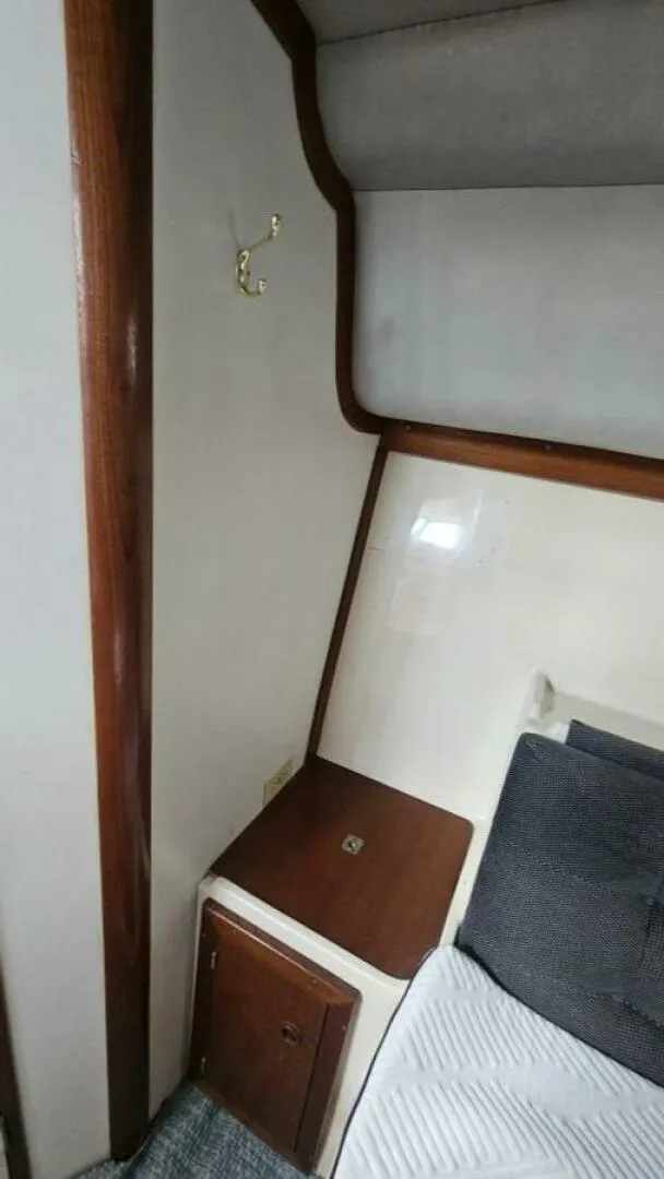 Slide: The Image of Albin 34 Family Cruiser w/ Flybridge 1988 - 4942690