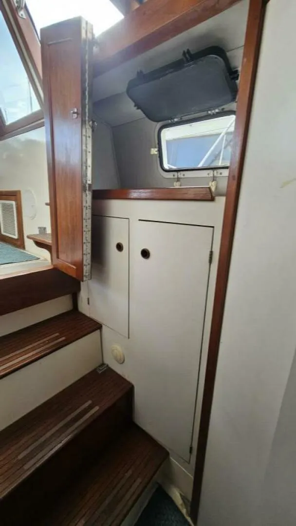 Slide: The Image of Albin 34 Family Cruiser w/ Flybridge 1988 - 4942691