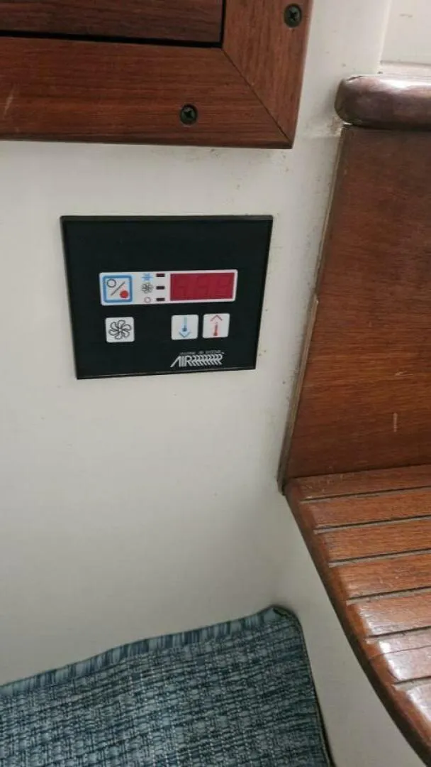 Slide: The Image of Albin 34 Family Cruiser w/ Flybridge 1988 - 4942693