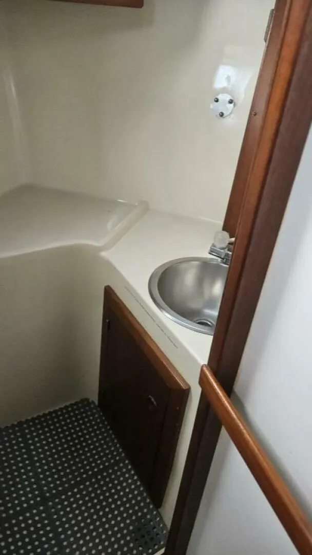 Slide: The Image of Albin 34 Family Cruiser w/ Flybridge 1988 - 4942696