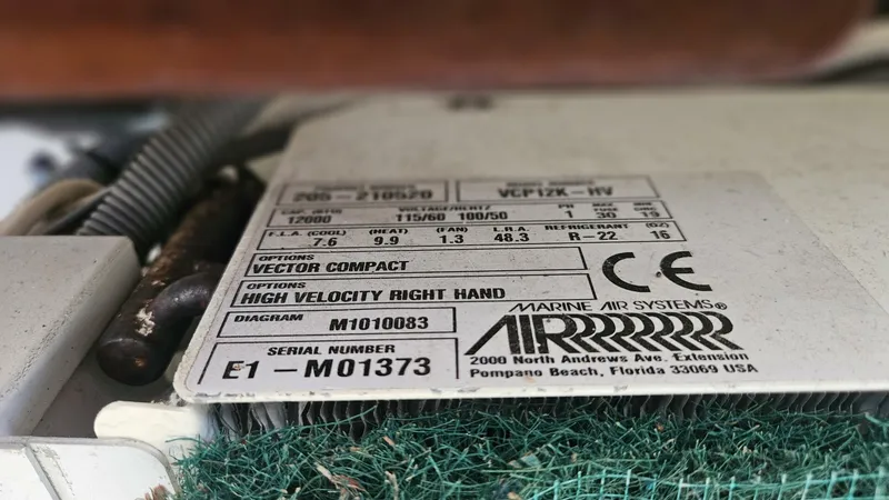 Slide: The Image of Albin 34 Family Cruiser w/ Flybridge 1988 - 4942680