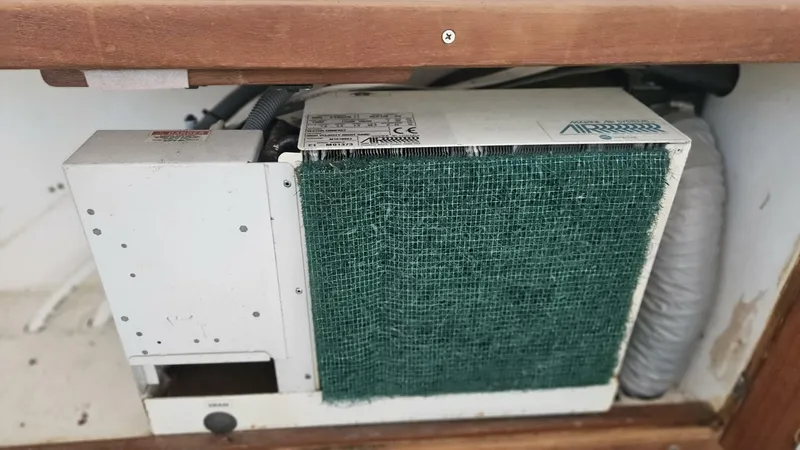 Slide: The Image of Albin 34 Family Cruiser w/ Flybridge 1988 - 4942671