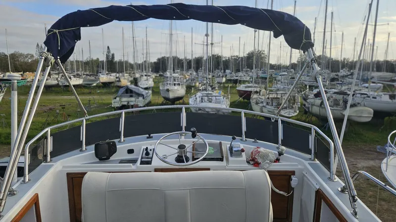 Slide: The Image of Albin 34 Family Cruiser w/ Flybridge 1988 - 4942748