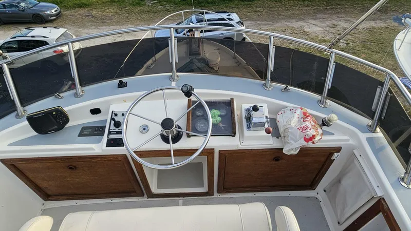 Slide: The Image of Albin 34 Family Cruiser w/ Flybridge 1988 - 4942736