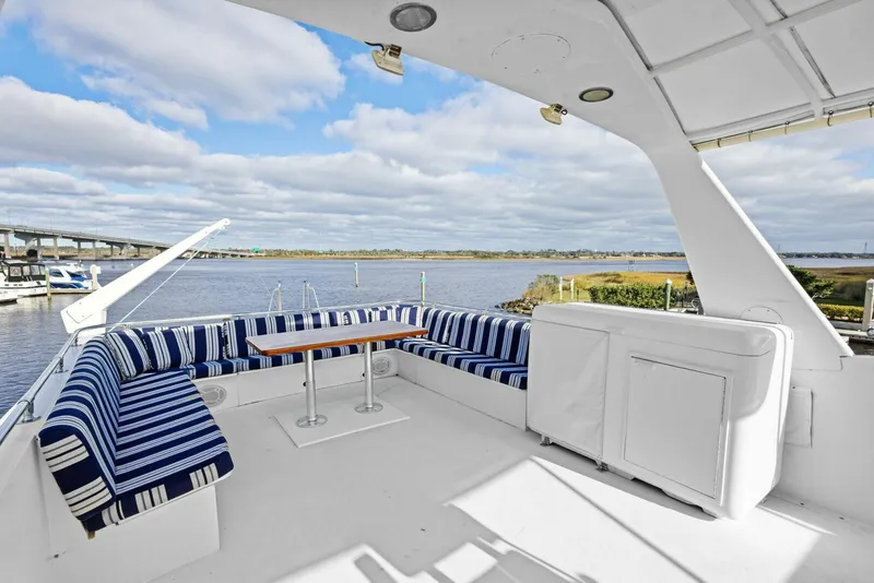 Slide: The Image of Hatteras Cockpit Motoryacht 1987 - 4942705