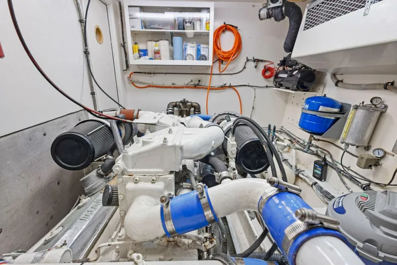 Slide: The Image of Hatteras Cockpit Motoryacht 1987 - 4942722