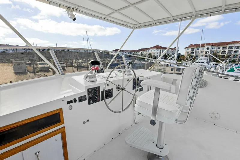 Slide: The Image of Hatteras Cockpit Motoryacht 1987 - 4942704