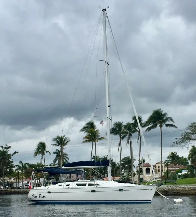 The Image of 37' Jeanneau starboard profile - 4943237