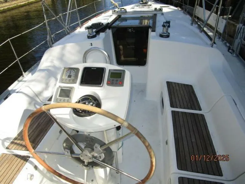 Slide: The Image of 37' Jeanneau cockpit forward - 4943183