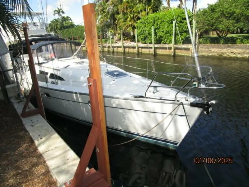 Slide: The Image of 37' Jeanneau starboard forward profile - 5028138
