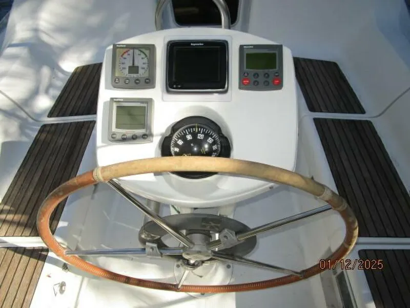 Slide: The Image of 37' Jeanneau cockpit helm - 4943184