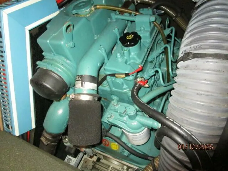 Slide: The Image of 37' Jeanneau auxiliary2 - 4943178