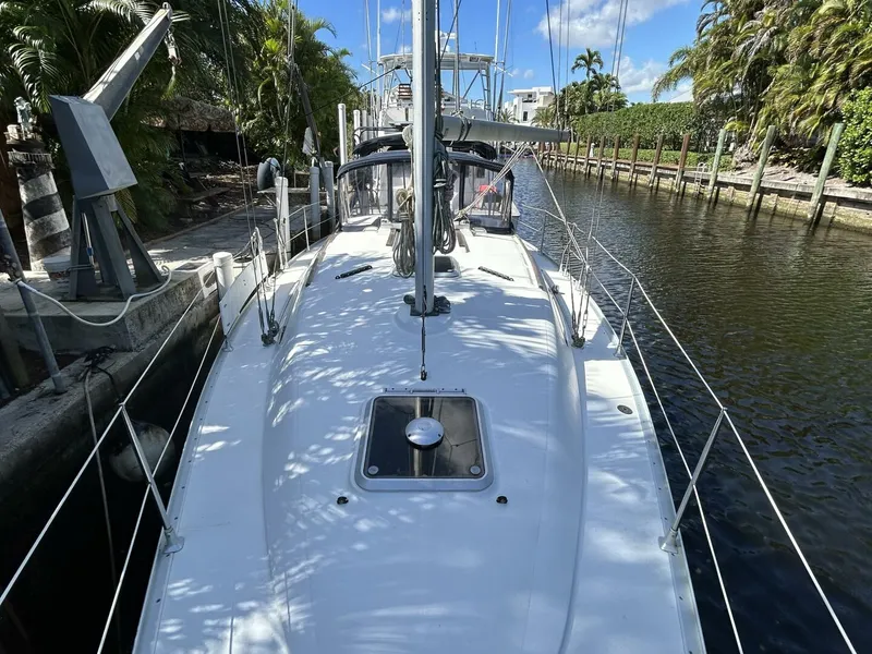 Slide: The Image of 37' Jeanneau foredeck aft - 5028125