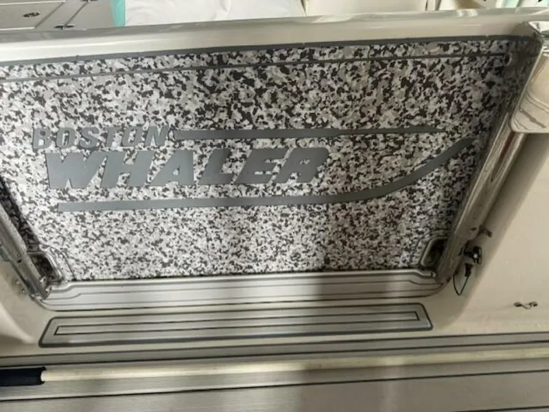 Slide: The Image of Boston Whaler 270 Dauntless 2016 - 5496553