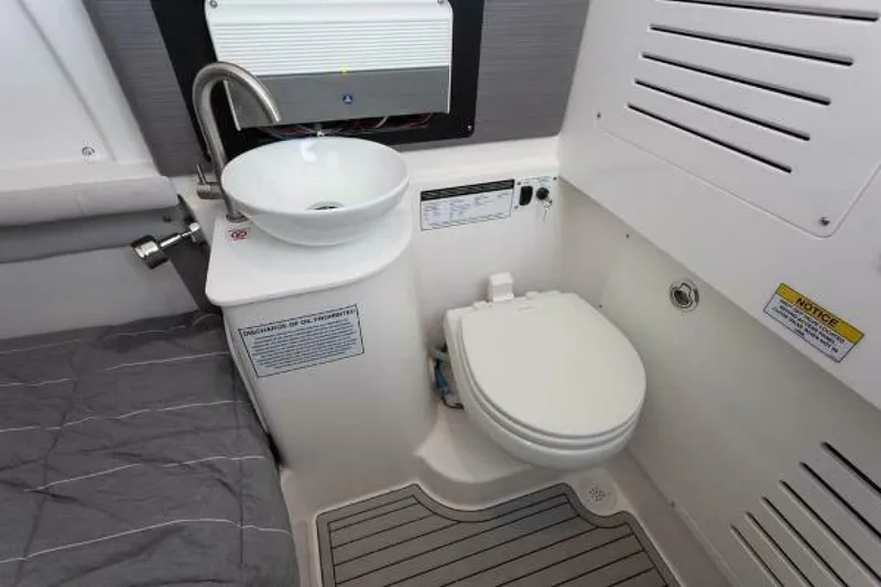 Slide: The Image of Sea Fox 368 Commander Head - 4950116