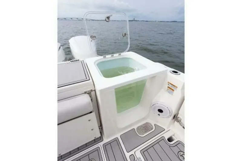 Slide: The Image of Sea Fox 368 Commander Livewell - 4950104