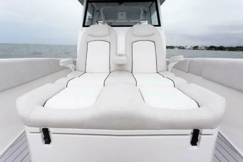 Slide: The Image of Sea Fox 368 Commander Coffin Box - 4950111