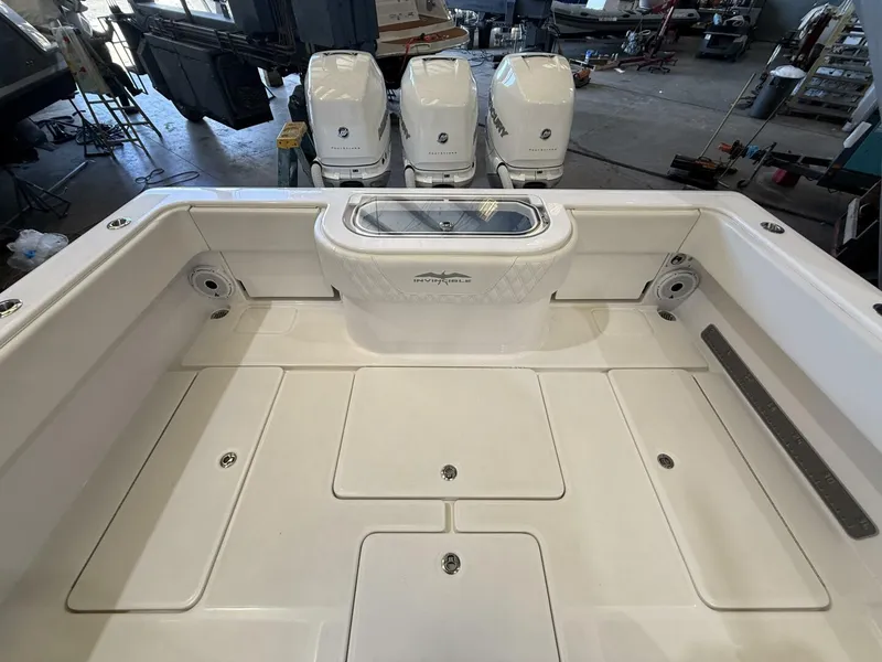 Slide: The Image of 2022 Invincible 39 Open Fisherman Cockpit w/ Jump Seats Closed - 4950450