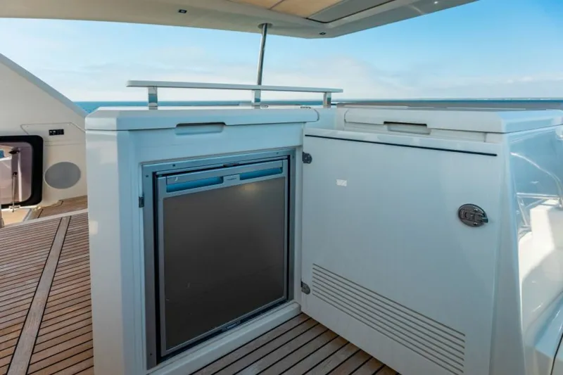 Slide: The Image of 2020 Prestige 630 FB  Flybridge 2 - 4951796