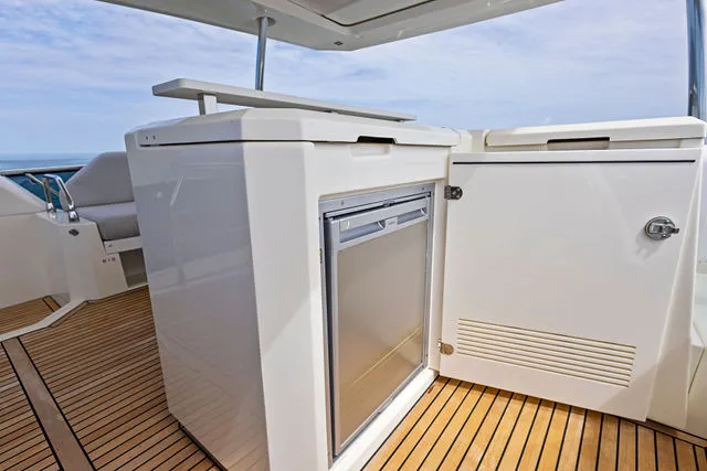 Slide: The Image of Prestige 630 Flybridge 2020 - 97