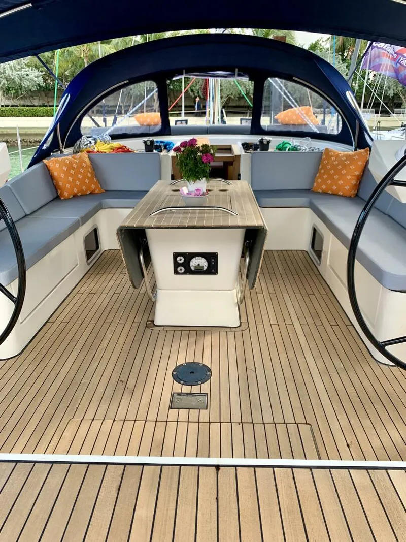 Slide: The Image of Kufner 54  "Sea Wave"
Cockpit - 4952272