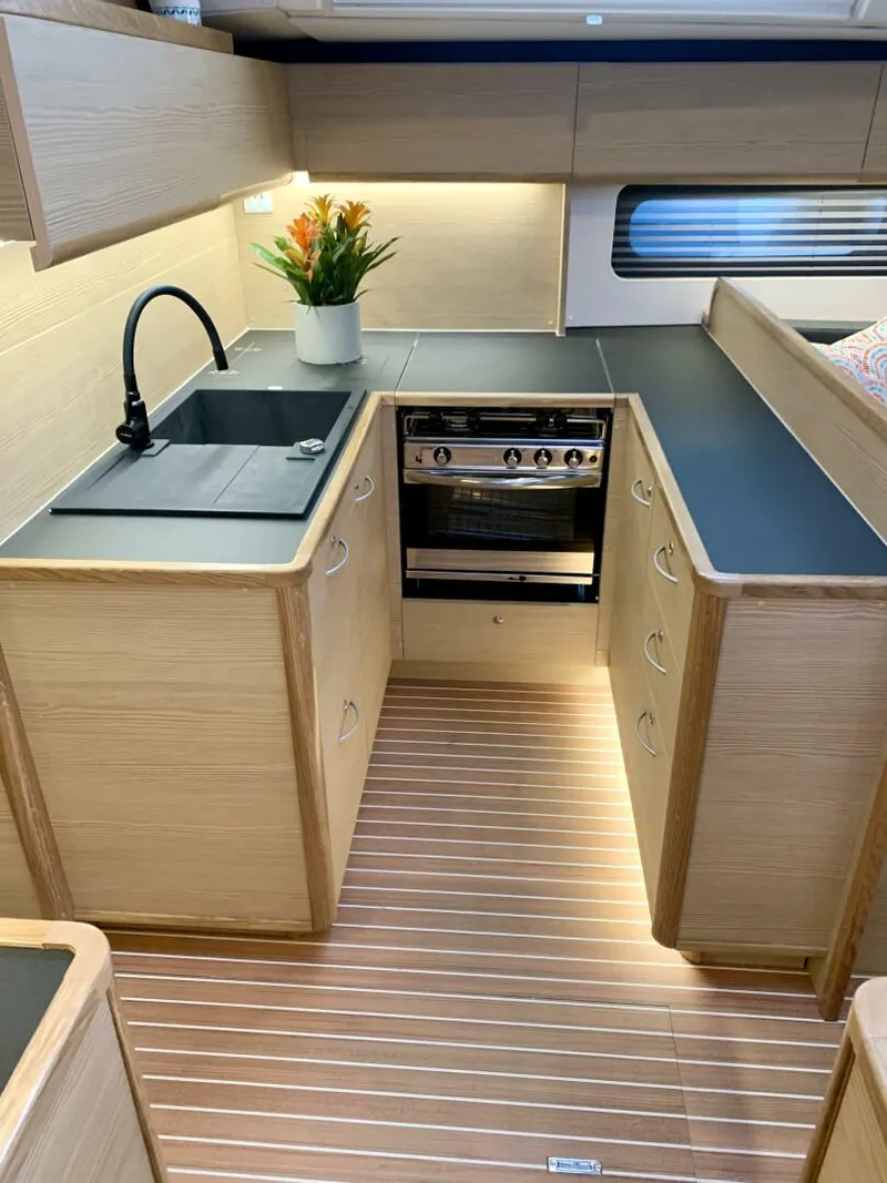 Slide: The Image of Kufner 54  "Sea Wave"
Galley Starboard side - 4974528