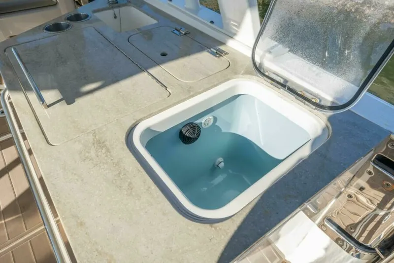 Slide: The Image of 2017 Boston Whaler 320 Vantage Sutra - 6094593