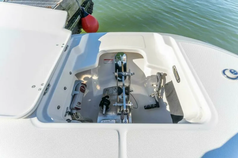 Slide: The Image of 2017 Boston Whaler 320 Vantage Sutra - 6094594
