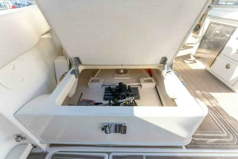 Slide: The Image of 2017 Boston Whaler 320 Vantage Sutra - 6094595