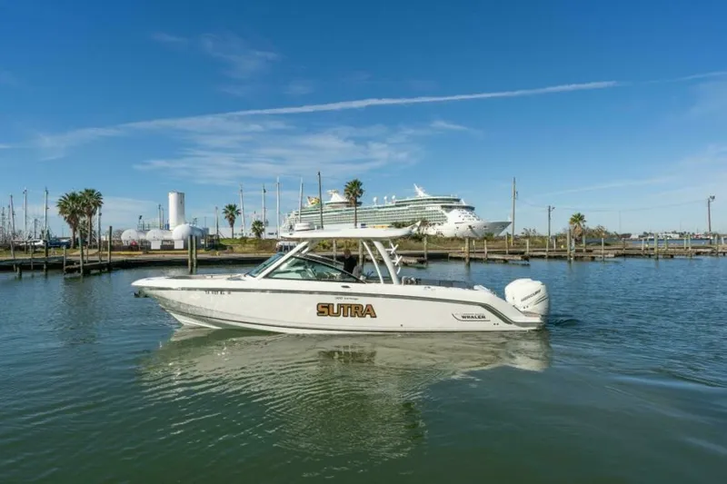 Slide: The Image of 2017 Boston Whaler 320 Vantage Sutra - 6094598
