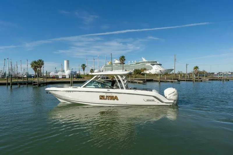 Slide: The Image of 2017 Boston Whaler 320 Vantage Sutra - 6094599
