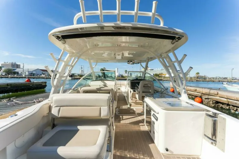 Slide: The Image of 2017 Boston Whaler 320 Vantage Sutra - 6094581