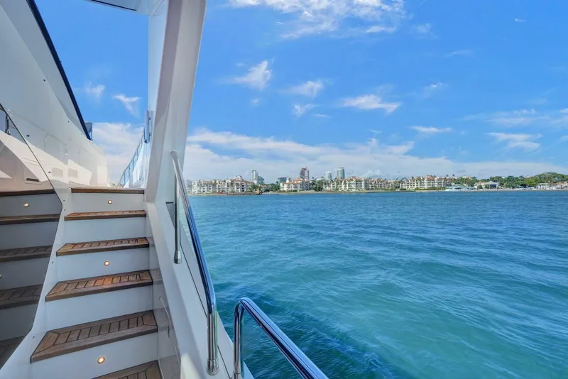 Slide: The Image of Azimut Grande 27 METRI 2020 - 4956059