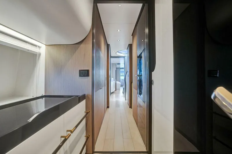 Slide: The Image of Azimut Grande 27 METRI 2020 - 4956082