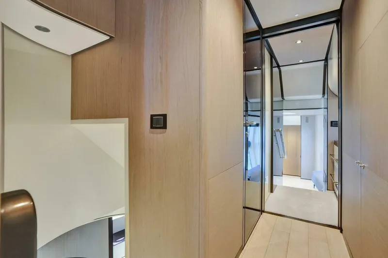 Slide: The Image of Azimut Grande 27 METRI 2020 - 4956090