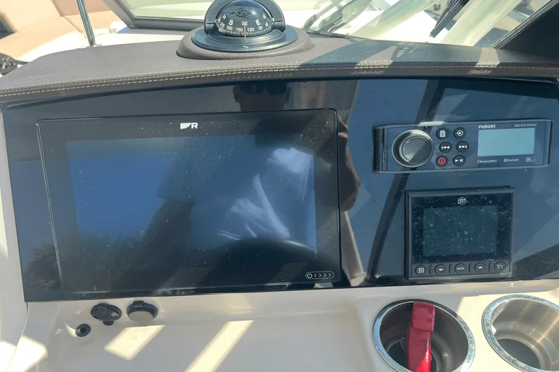 Slide: The Image of Boston Whaler 240 VANTAGE 2022 - 10