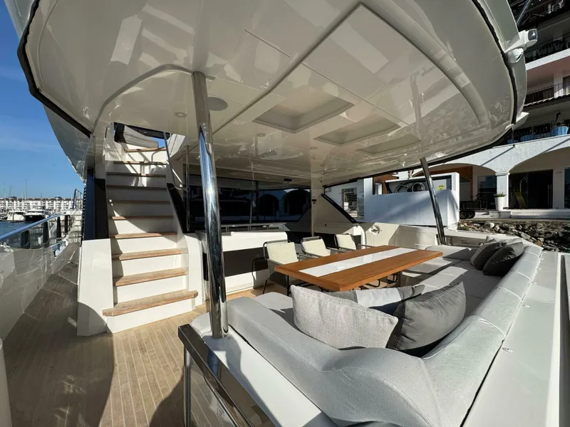 Slide: The Image of Pearl 95 2023 - 4958706