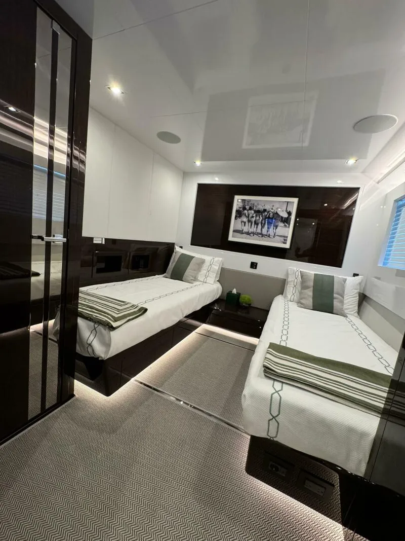 Slide: The Image of Pearl 95 2023 - 4958726