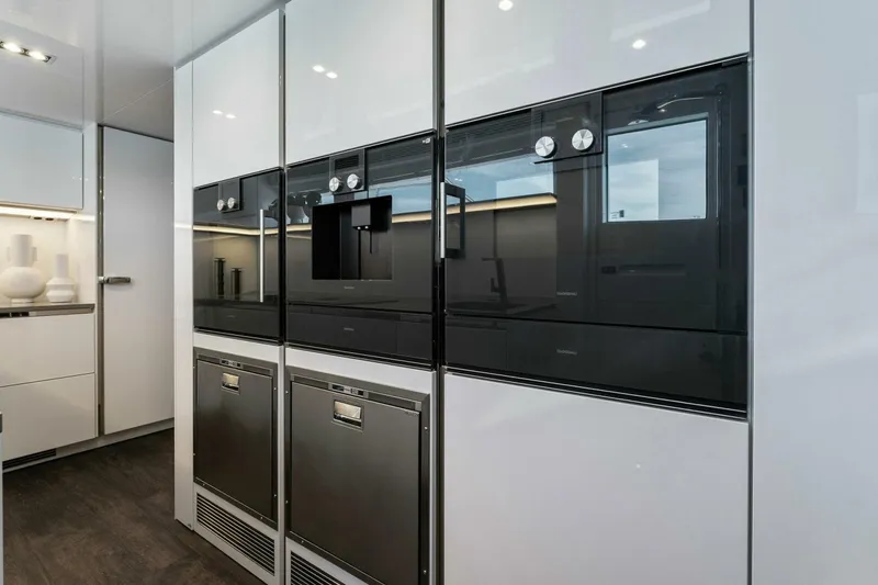 Slide: The Image of Pearl 95 2023 - 4958729