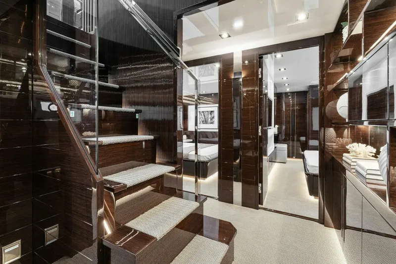 Slide: The Image of Pearl 95 2023 - 4958731