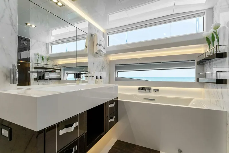 Slide: The Image of Pearl 95 2023 - 4958733