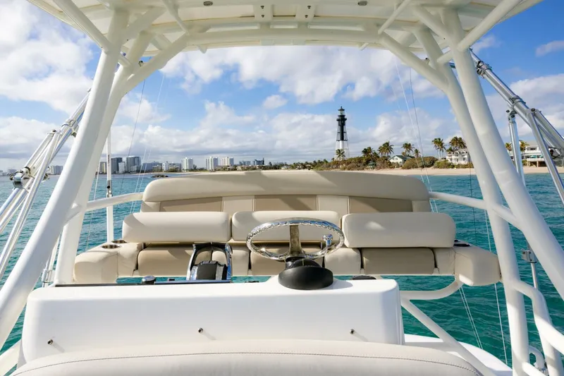 Slide: The Image of Boston Whaler 42 2017 - 5102401